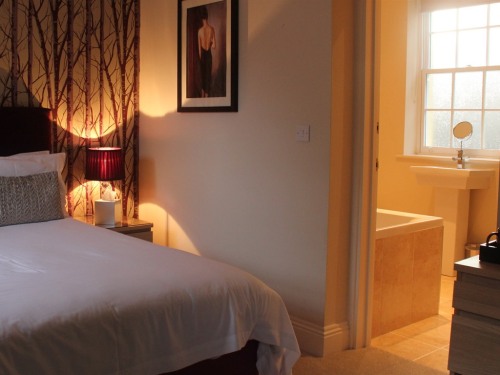 Double Standard Ensuite with Bath
